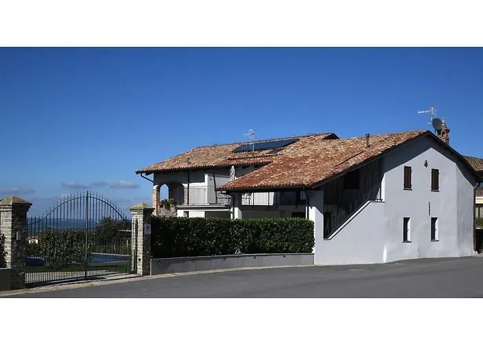 Casa Schiavenza Perno Monforte dʼAlba